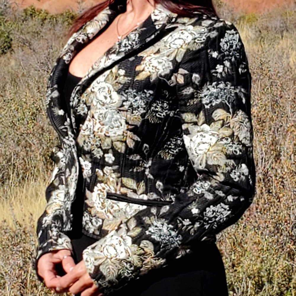 Eva Mendes Floral cropped Blazer